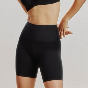 Knix HiTouch high-rise shorts. 🖤